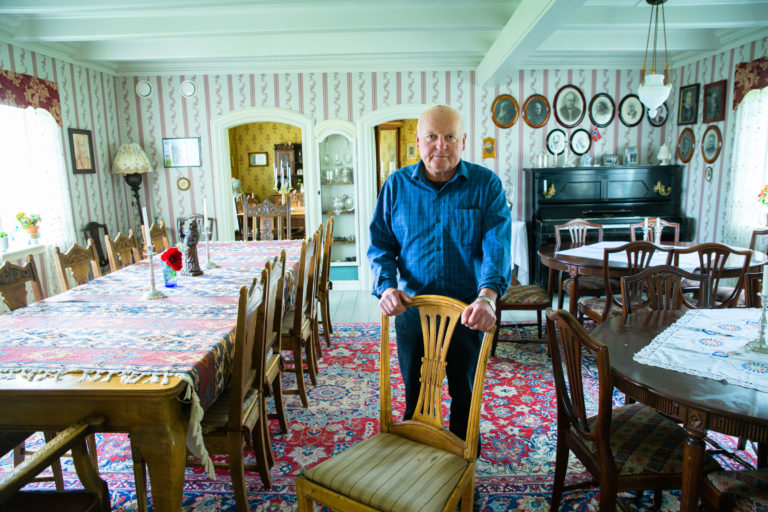 In the lounge of the Røkenes farm dating from 1750. Photo: Lars Åke Andersen