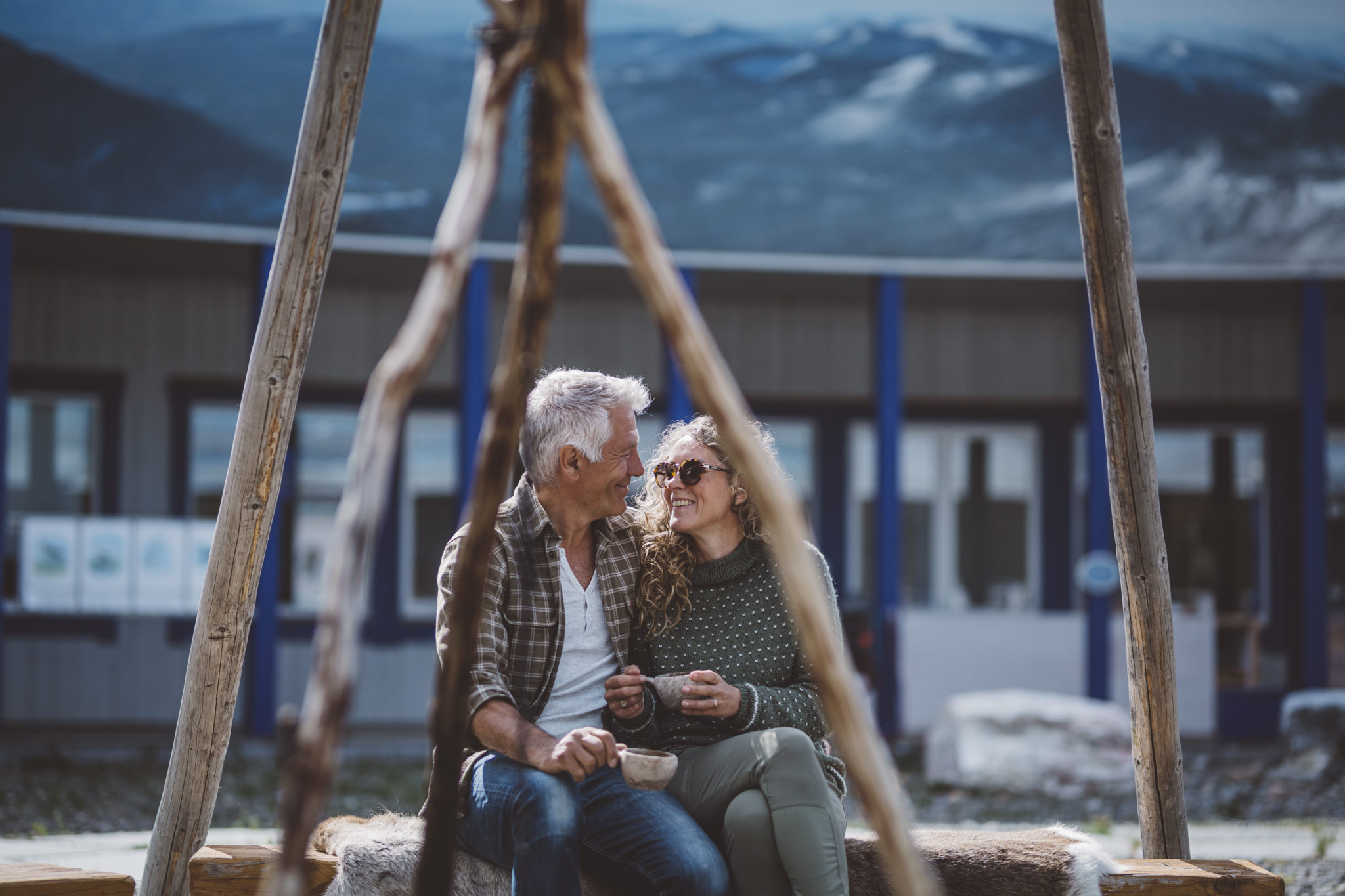 The lavvo and the bonfire in the middle of the yard. Photo: Karoline O. A. Pettersen / Besdriftsnettverette Saltdal
