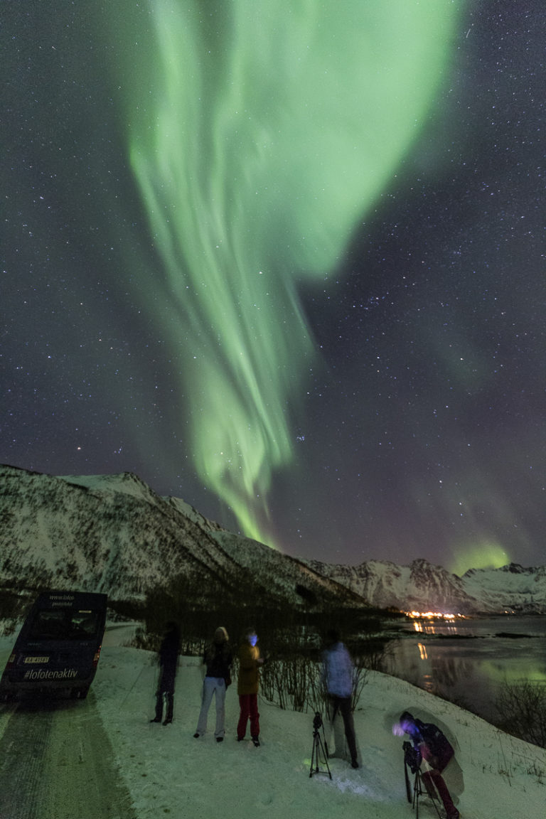 All of a sudden, the green lady pours over the mountains © Lofoten Aktiv