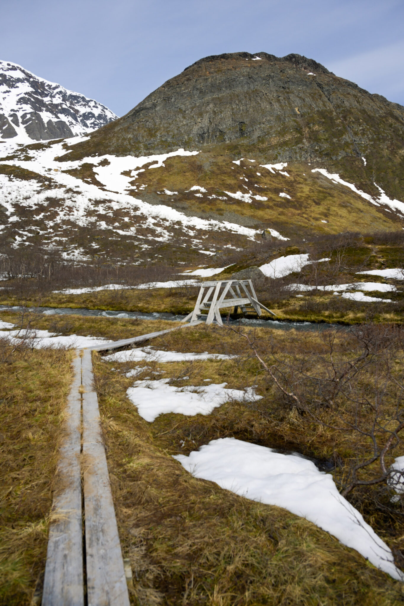 The trail at Tareneset, set up with markers, footbridges, and walkways © Knut Hansvold