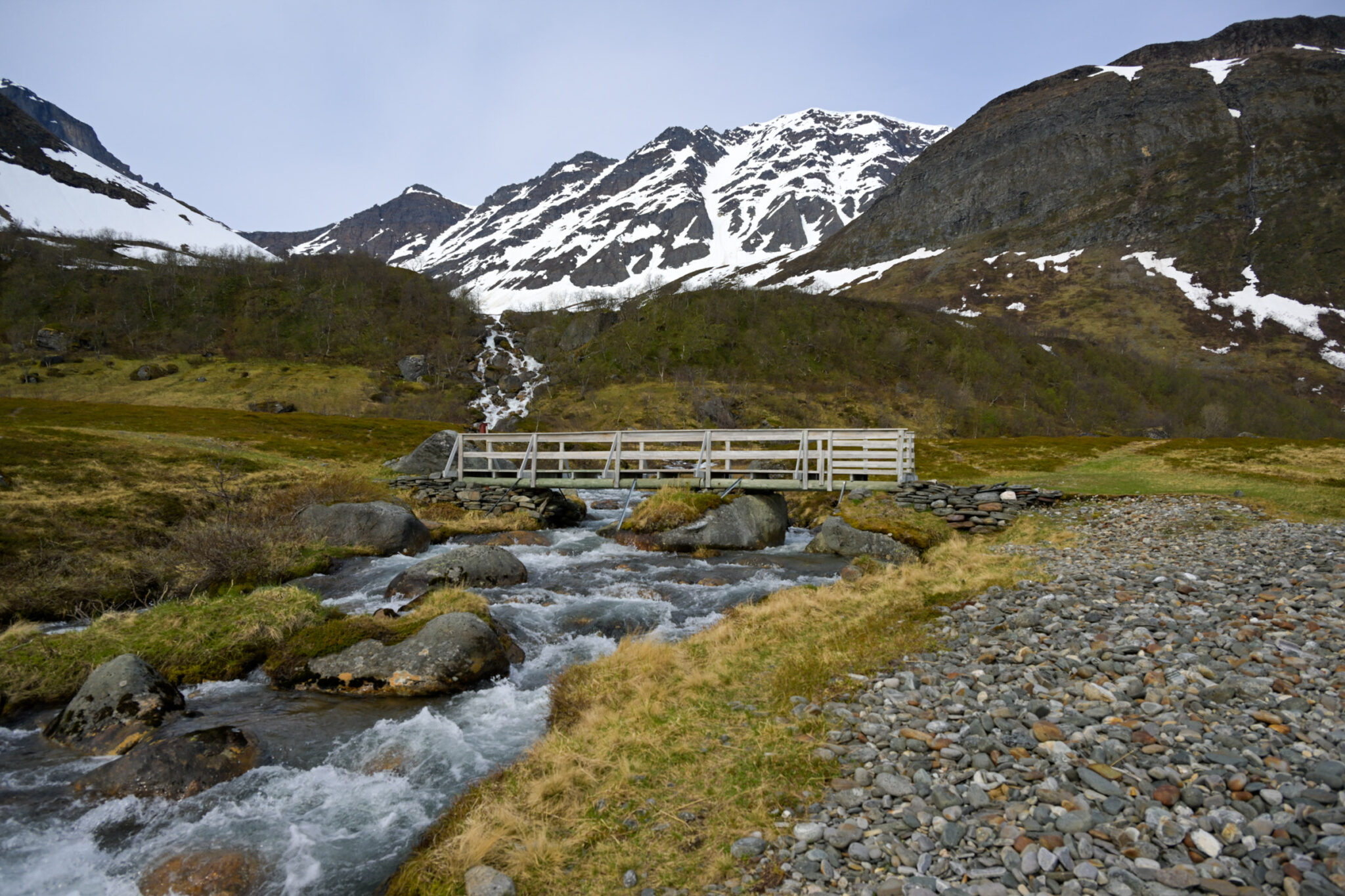 The Storelva river, heavy with meltwater and glacial flour, turning the water opaque © Knut Hansvold