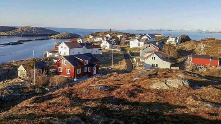 A brilliant day of February at myken, and it is snow-free. Winters out here are often brown rathers than white © Myken fyr