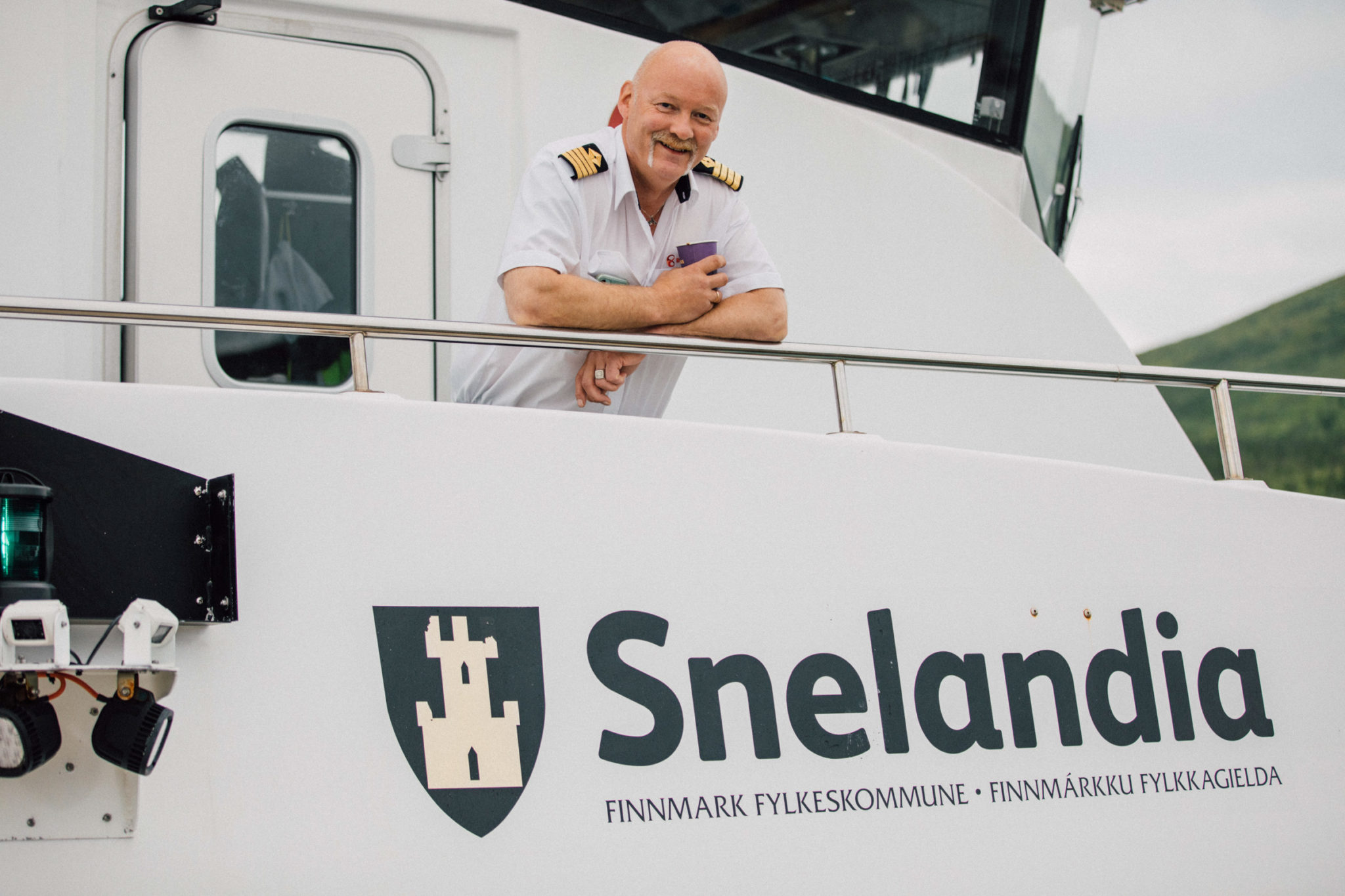 The captain welcomes you. Coffee you get from the vending machine in the lounge. Enjoy the ride! © Synnøve Tønsberg Gaski/Troms og Finnmark fylkeskommune